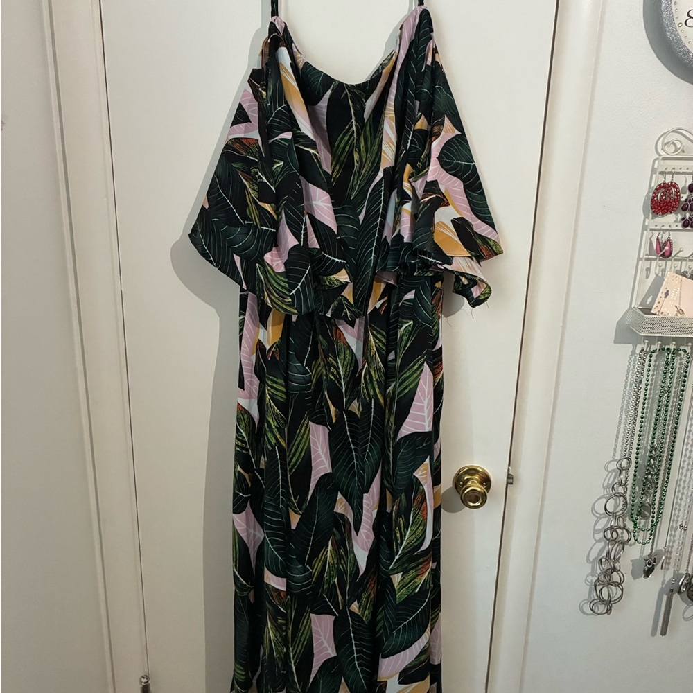 BloomChic Green Leaf Print Maxi Dress